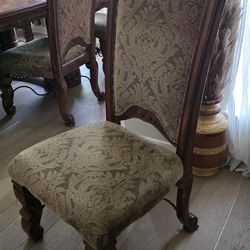 8 Grand Dining Chairs. Good Condiotion 👍