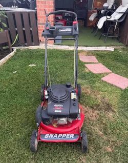 Self-propelled snapper commercial lawnmower