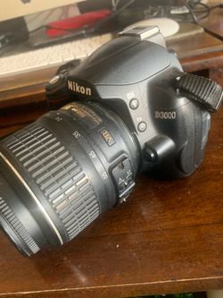 (2) Nikon d5200 & D3000 both with kit lens work