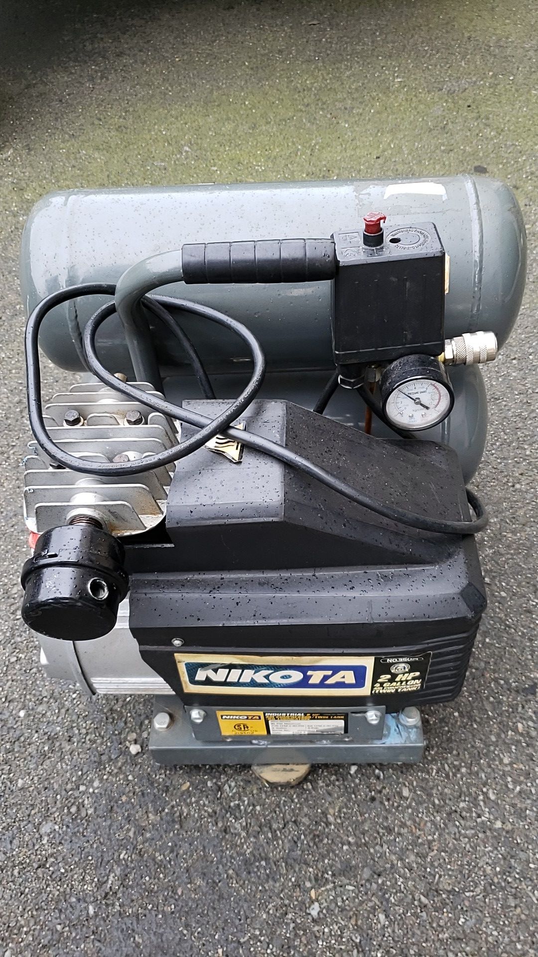 Nikita 2 hp 4 gallon air compressor $60