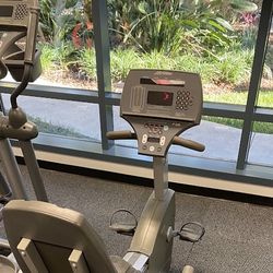 Life Fitness Recumbent Bike