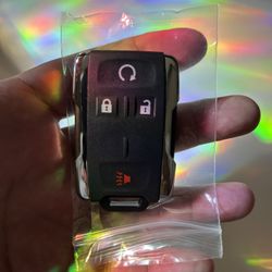 Nuevo Para Chevy Silverado De Anos 2014 Al 2017 Pido $65 Y Ya Incluido Con Su Přôğřámâçïöñ En Precio 