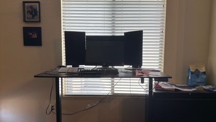 Adjustable computer desk