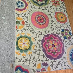 Floral Rug - 5x7 Ft And Felt Pad