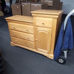 4 drawer and storage changing table