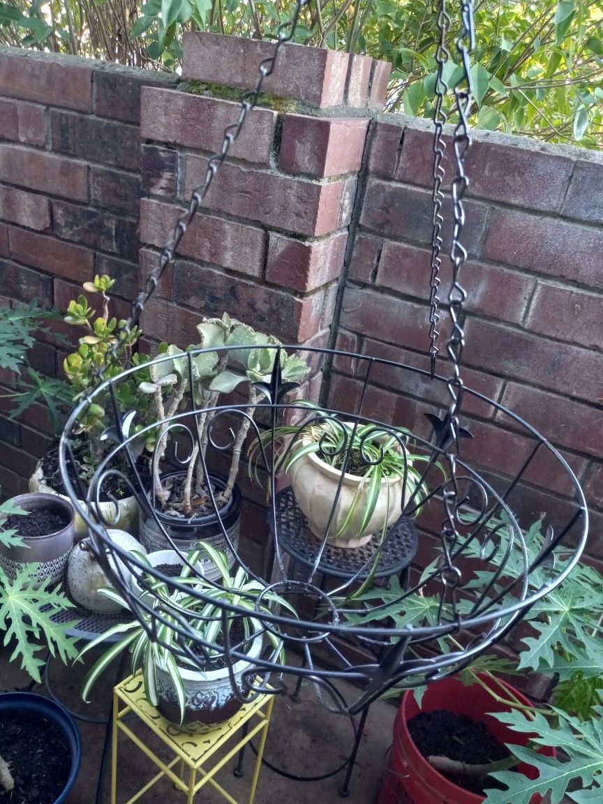 Metal Hanging planter For plants
