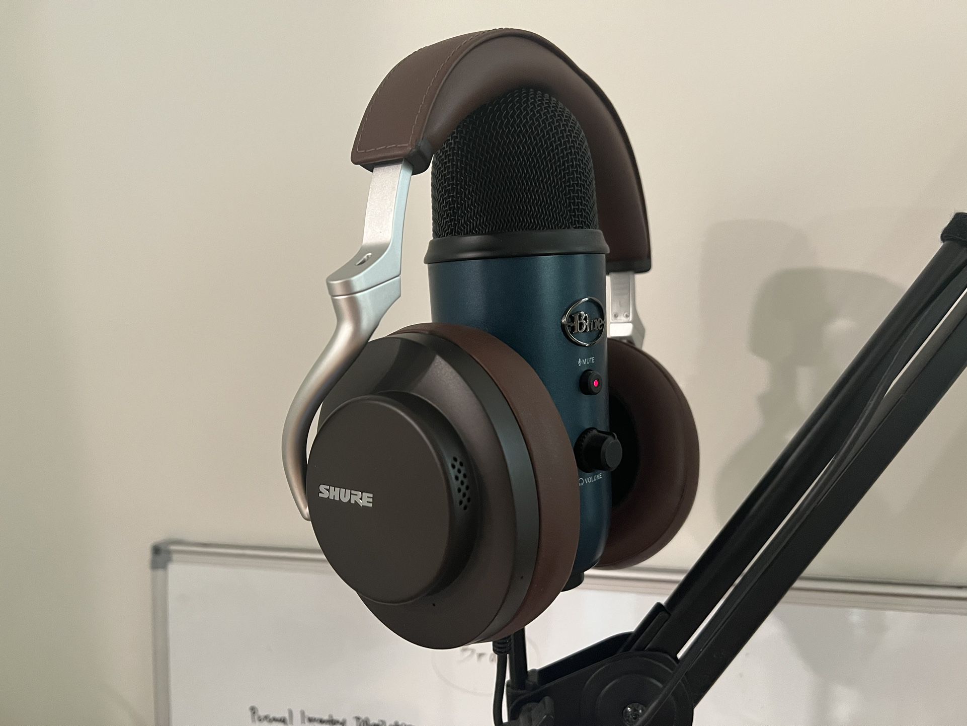 Aonic 40 Shure Wireless Noise canceling Headphones 