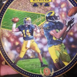 Michigan Wolverine Hail To The Victor's collection Plate With Stand
