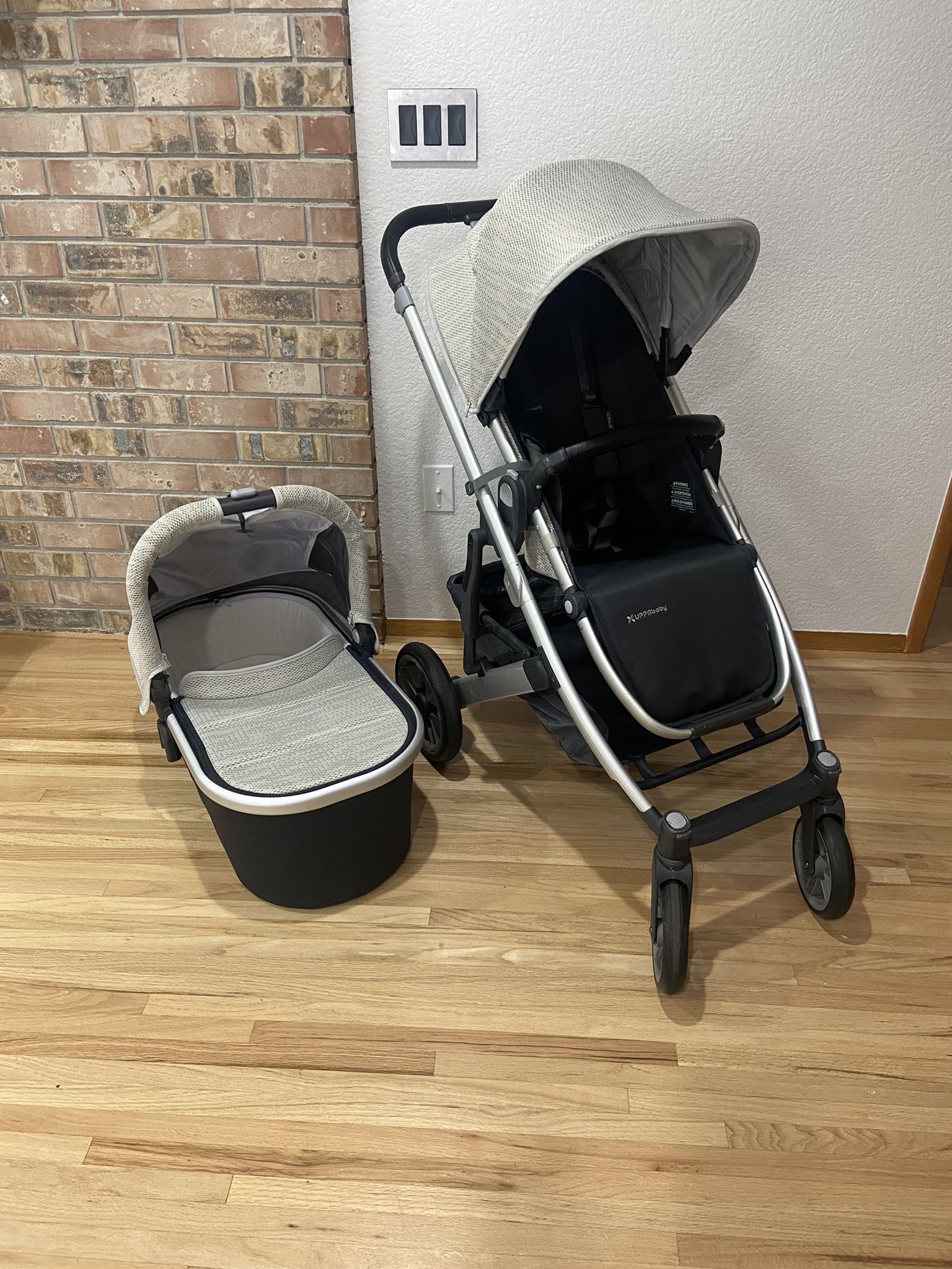 Uppababy V2 Cruz Stroller With Bassinet Beige