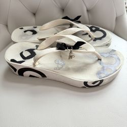 Y2K BCBGirls Wedge Flip-Flop Sandals White Logo Print Bow Charms Sz 10 Vintage 