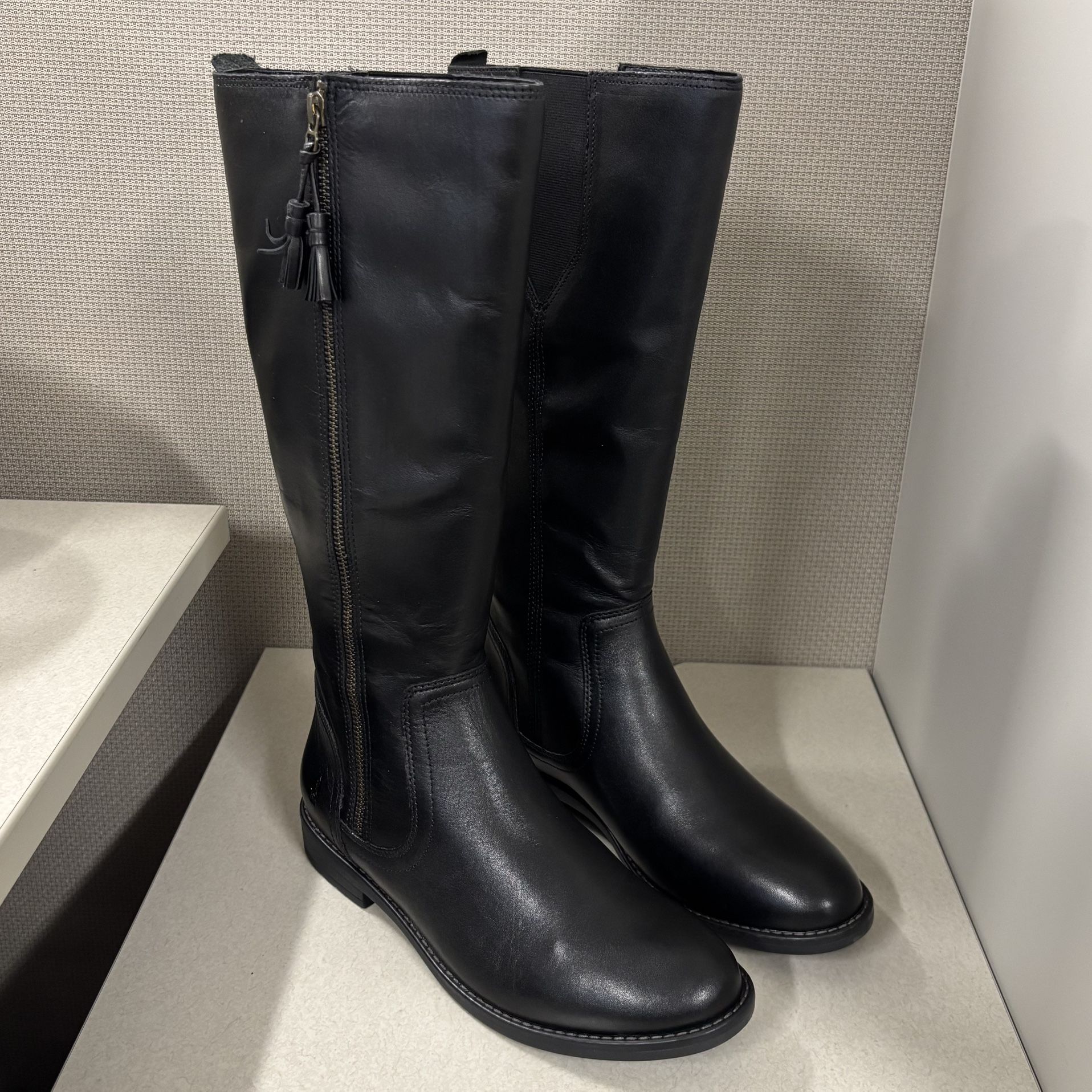 Hush Puppies Leather Boots Women’s Size 7 