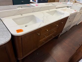 Collette 60 in. Double Sink Freestanding Bathroom Vanity in Cinnamon Oak with White Quartz top