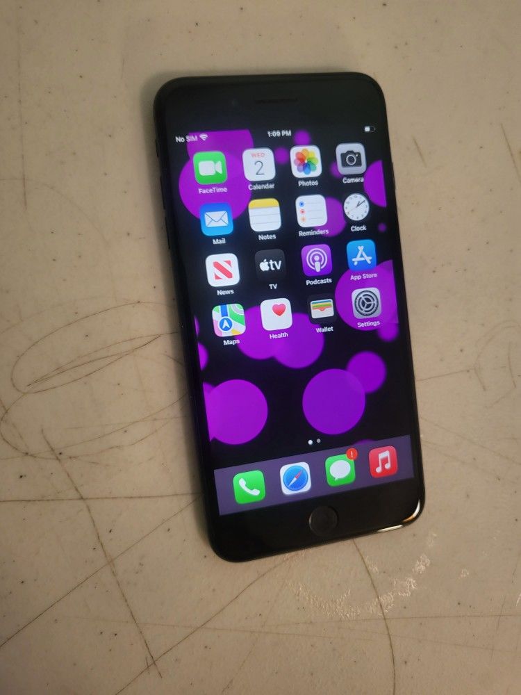 Apple iPhone 7 plus 32 GB UNLOCKED. COLOR BLACK. WORK VERY WELL GOOD CONDITION.