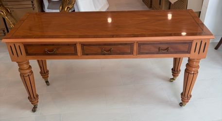 Beautiful high quality inlay sofa table. Make an offer!
