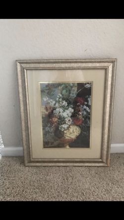 Art work, paintings, decor, photos.
