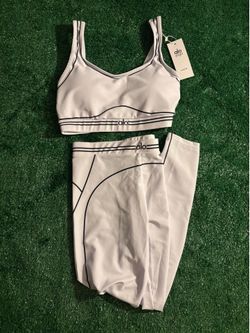 Alo Yoga set  size medium brand new