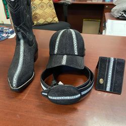 Nuevo set vaquero de botas,cinturón,gorra y cartera de piel original perla completa