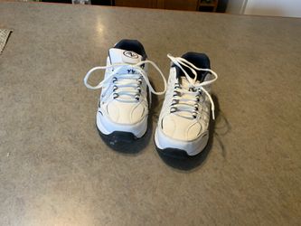 Men’s Size 7 1/2 Tennis Shoes