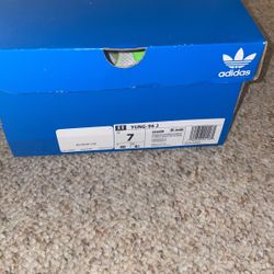 Versatile Low Cut Colorful Adidas Size 7 Kids 