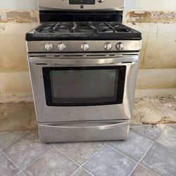 Gas Stove / Oven