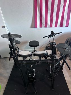 Electric Drum Set Donner DED-200 and Amplifier