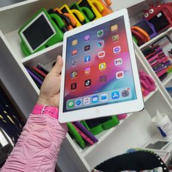 Ipad AIR $115. Y $125 https://offerup.com/redirect/?o=SVBBRC5DQVNF CHARGER INCLUDED 