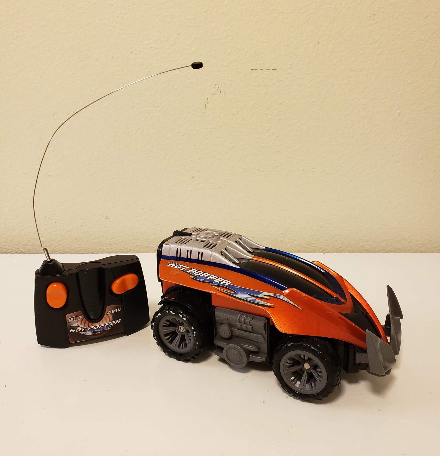 Tyco RC Hot Popper 27mhz Remote Radio Control Car Jumps On Command - Works Great