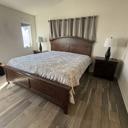 Ashley’s King Bedroom Set Recamara 