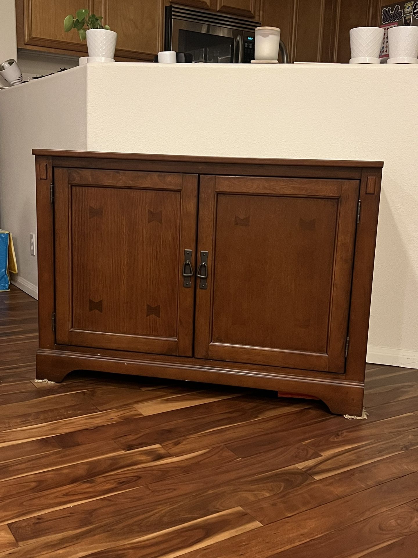 MEDIA HUTCH/CABINET
