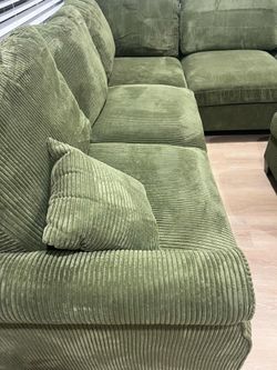 New Sage Sectional Couch with Ottoman! Free Delivery 🚚!