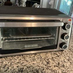 Black & Decker  Toast-R-Oven . Toast, Bake and  &  Broiler Works Great . Ready To Used No Cleaning. Use A Few Times