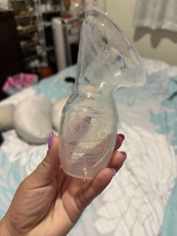 haakaa Manual Breast Pump for Breastfeeding, Silicone, Clear