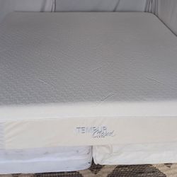 King Bed.   / Cama King