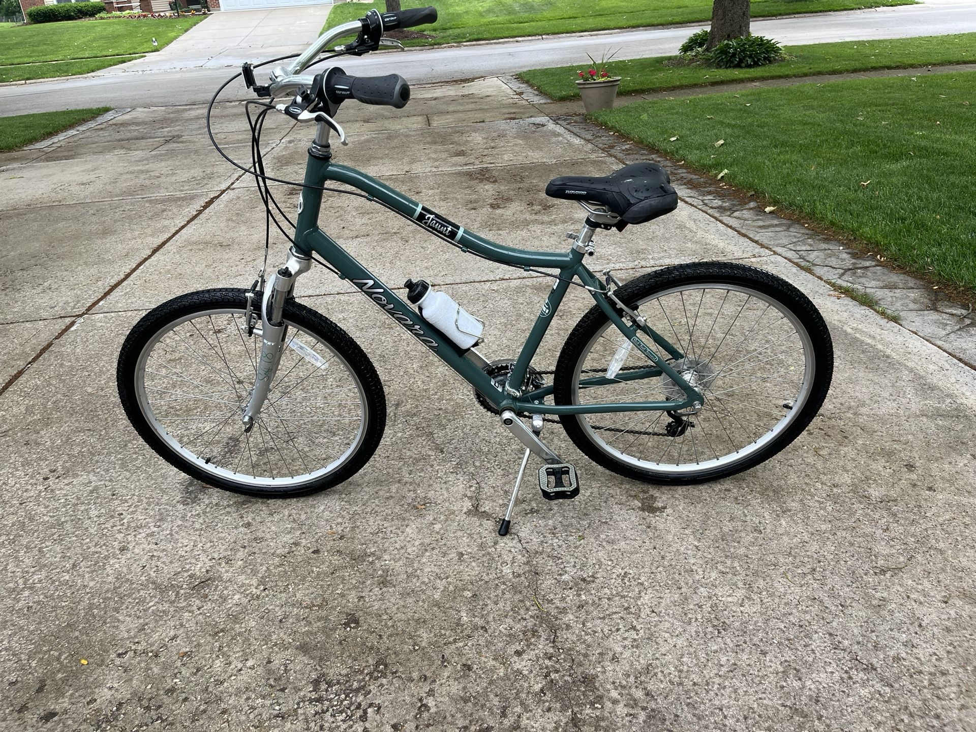 Novara Juant L/XL beach cruiser bicycle Shimano gears front suspension excellent condition This bike rides really smooth, soft grips, plush seat. 1