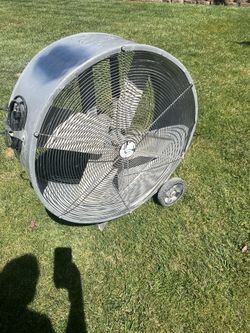 32 in air ventilator/shop fan