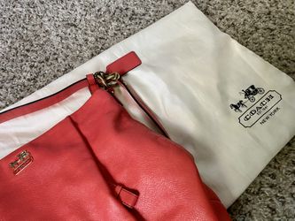 Bolsa De Piel Marca Coach, Es Original . Solo Se Uso Un Par De Veces.
