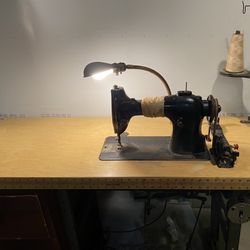 Singer Sewing Machine 