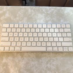 Apple Magic Keyboard (Lightning)