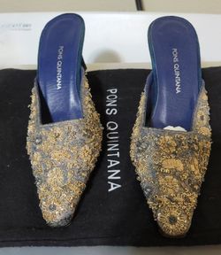 Embroidered Spanish shoes