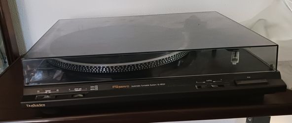 VINTAGE TECHNICS SL-BD22  TURNTABLE, COMES W/A DUST COVER READ DESCRIPTION IN PHOTOS 1 SOLD FOR $95