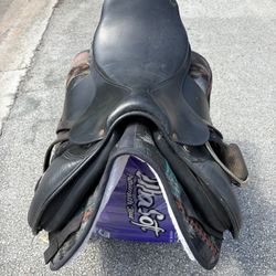 Troya Dressage Close Contact Horse Riding Saddle