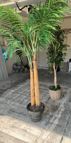 8’ Faux Palm Tree