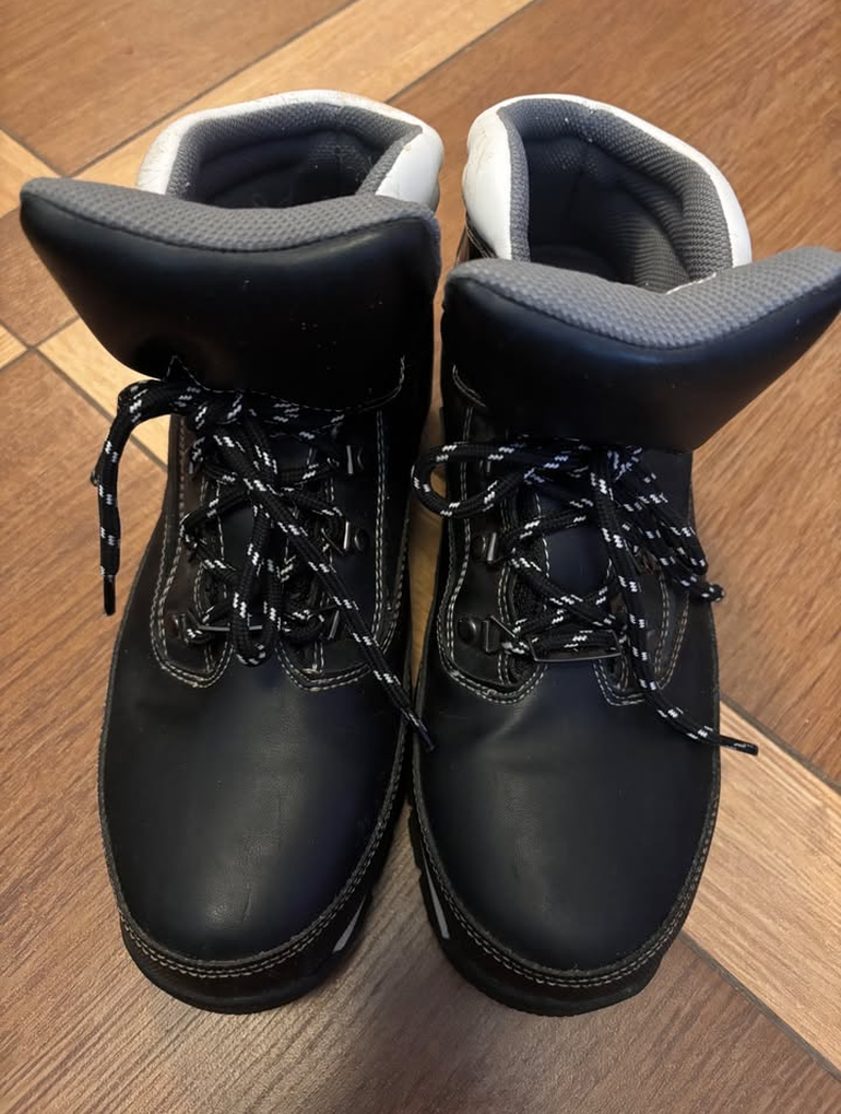 Black winter shoes for men, size 11