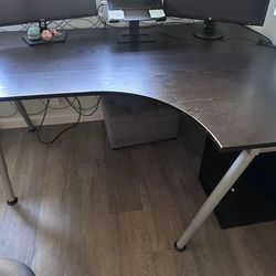 Desk (gaming, multiple monitors)