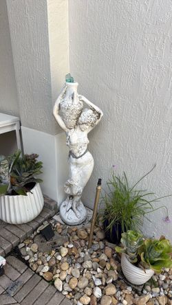 Women Statue - very heavy cement