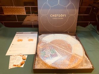 Beautiful solid wood brand new CHEFSOFI round cheeseboard/charcuterie  set