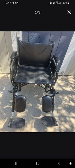Wide-clearance Drive wheelchair