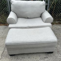 Oversized Chair/loveseat And Ottoman