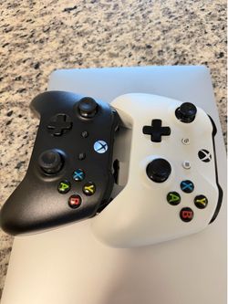2 Genuine Xbox One Wireless Controllers – Tested & Working