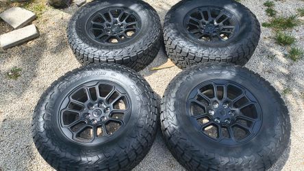 2026 Ram 1500 Rebel 18" OEM wheels and tires